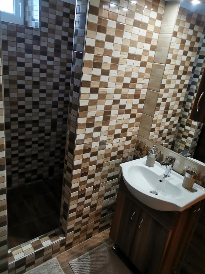 Zso-Ze Apartman Tiszafüred 外观 照片